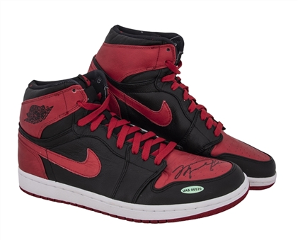 Michael Jordan Signed Air Jordan I Retro High Ban Sneakers (UDA)